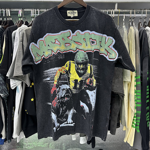 MA001P70MAJESTIK Bulldog Football Graphic Crop Tee